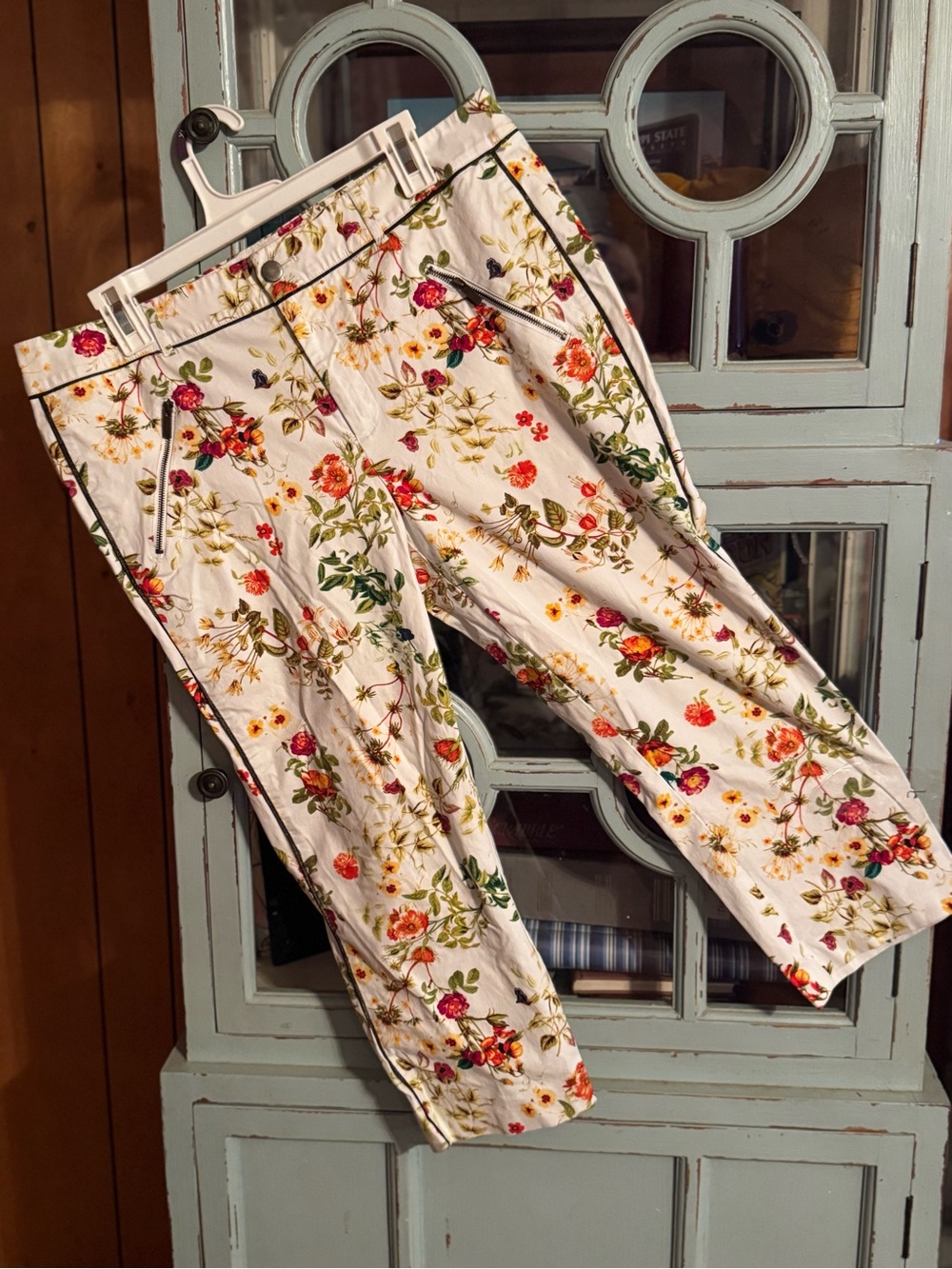 Women's Cream Floral Print Crop Jeans Size 12 B10 Disney Alice